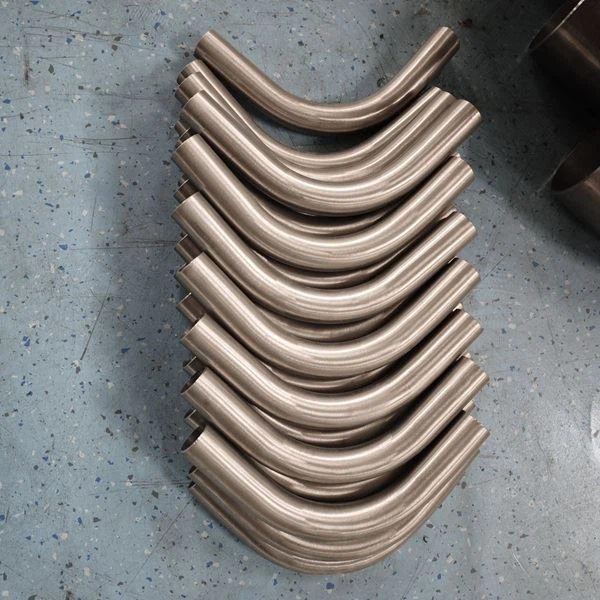 Īpašas formas titāna elkonis